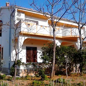 Kresimir Beauty With Shadow Trees And Parking Place Apartman