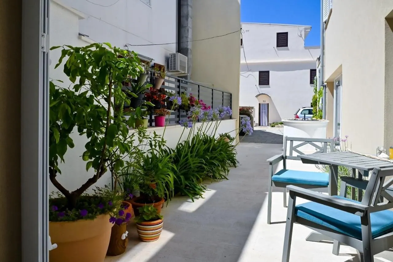 Apartments By The Sea Pag - 21650 Pag Town